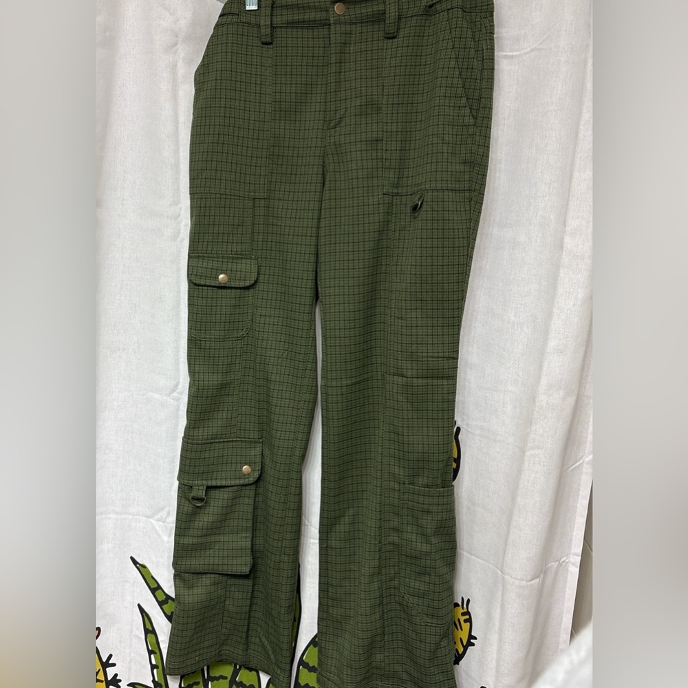 Urban Outfitters Plaid Cargo Pants
Size 6
